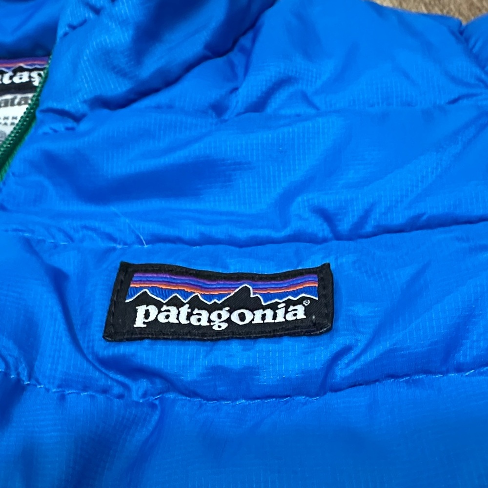 Patagonia Baby Down Sweater Blue Puffer Jacket with Green Zippers 3-6 Months - Picture 4 of 12